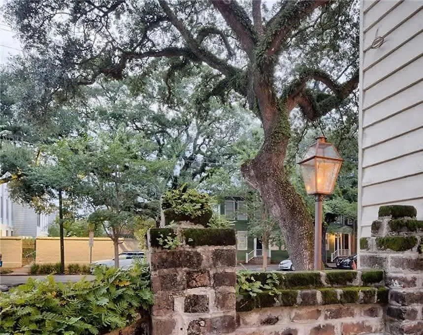 Luxury 3 Bedroom W Private Bath Walk Everywhere * Savannah