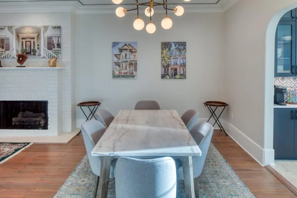 Luxury 3 Bedroom W Private Bath Walk Everywhere Villa Savannah
