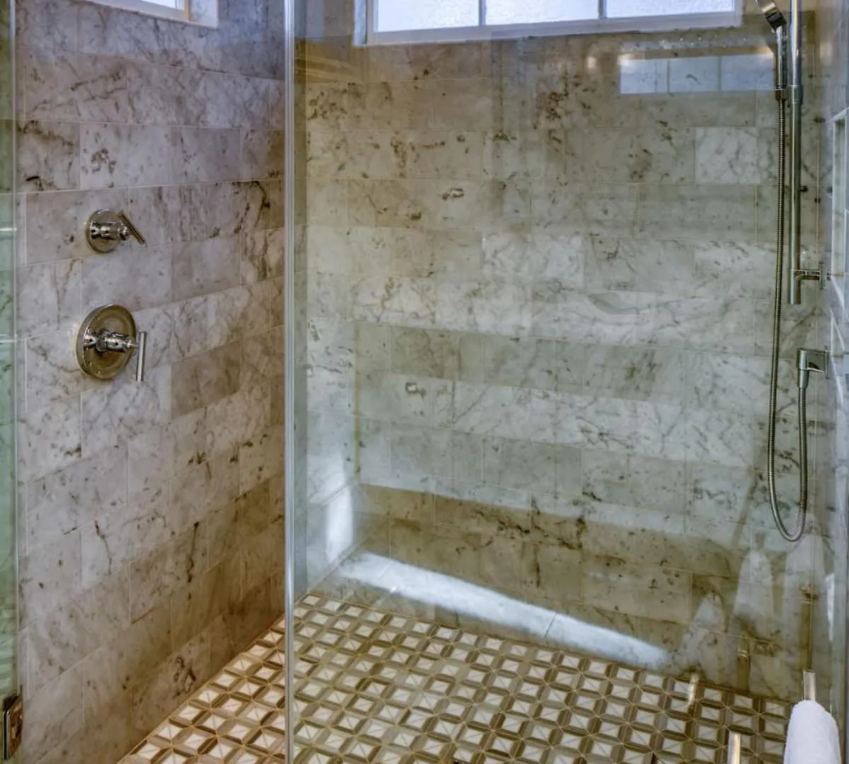 Luxury 3 Bedroom W Private Bath Walk Everywhere *