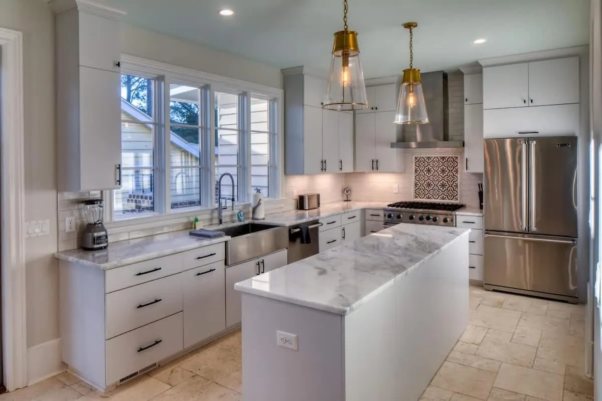Luxury 3 Bedroom W Private Bath Walk Everywhere *