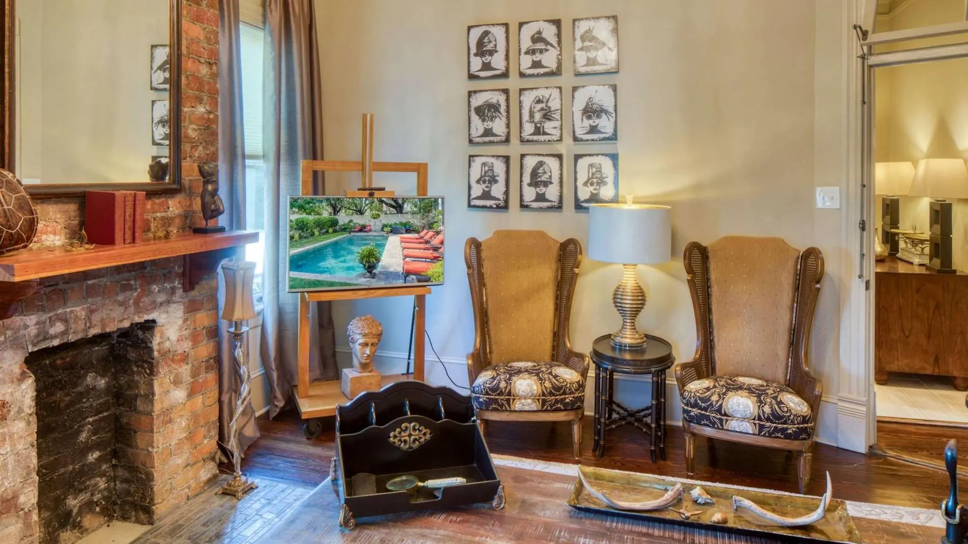 Estill Manor- Luxurious Estate With Pool & Garden - Sleeps 12 Feriehus