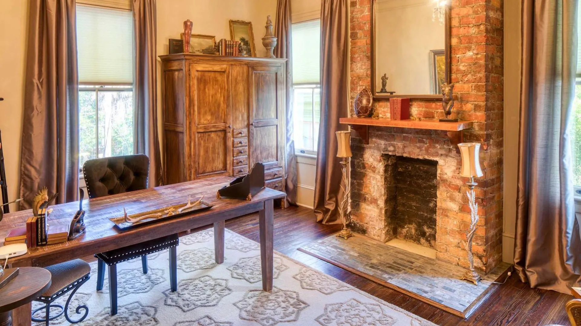 Estill Manor- Luxurious Estate With Pool & Garden - Sleeps 12 *