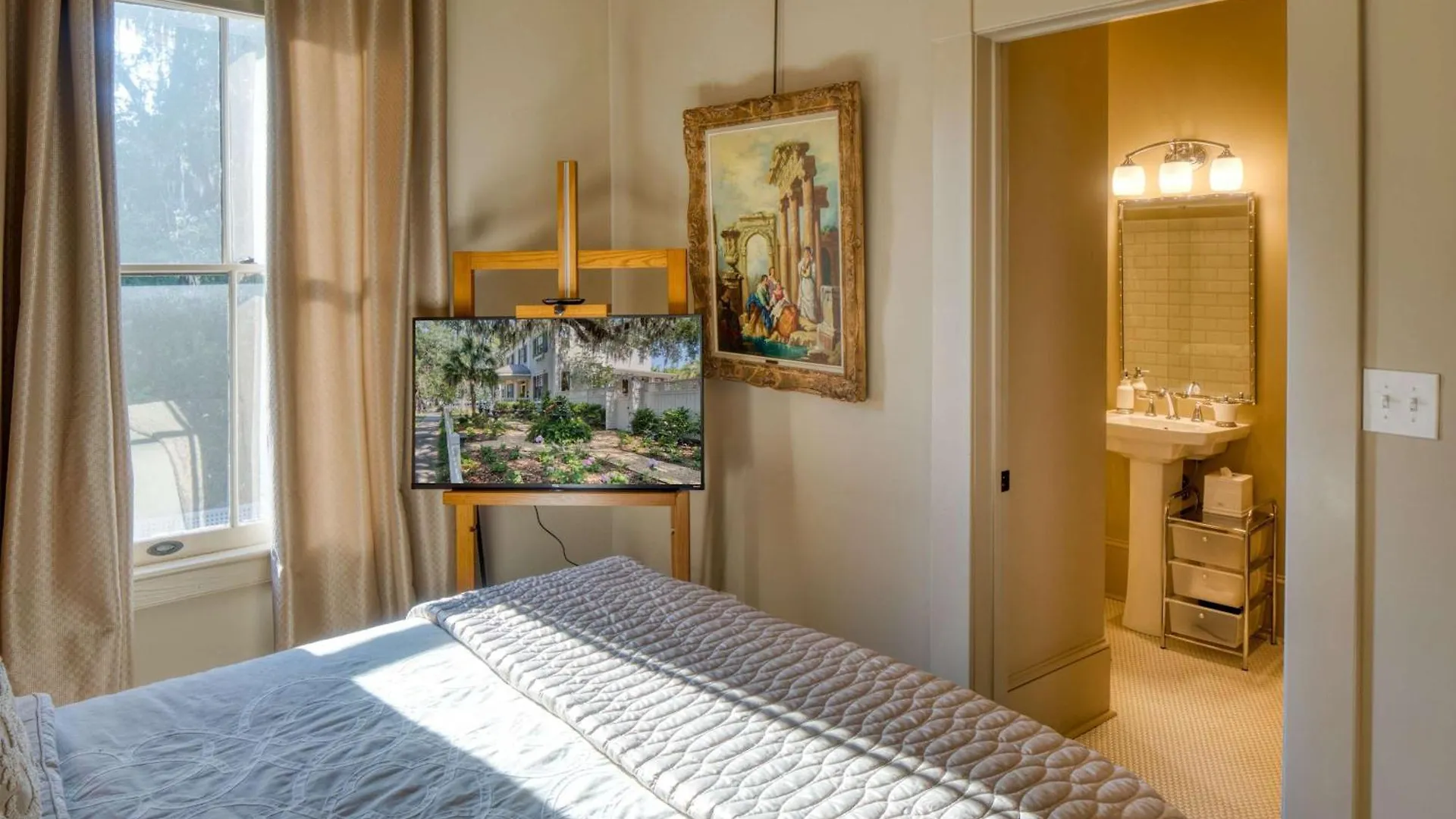 Feriehus Estill Manor- Luxurious Estate With Pool & Garden - Sleeps 12