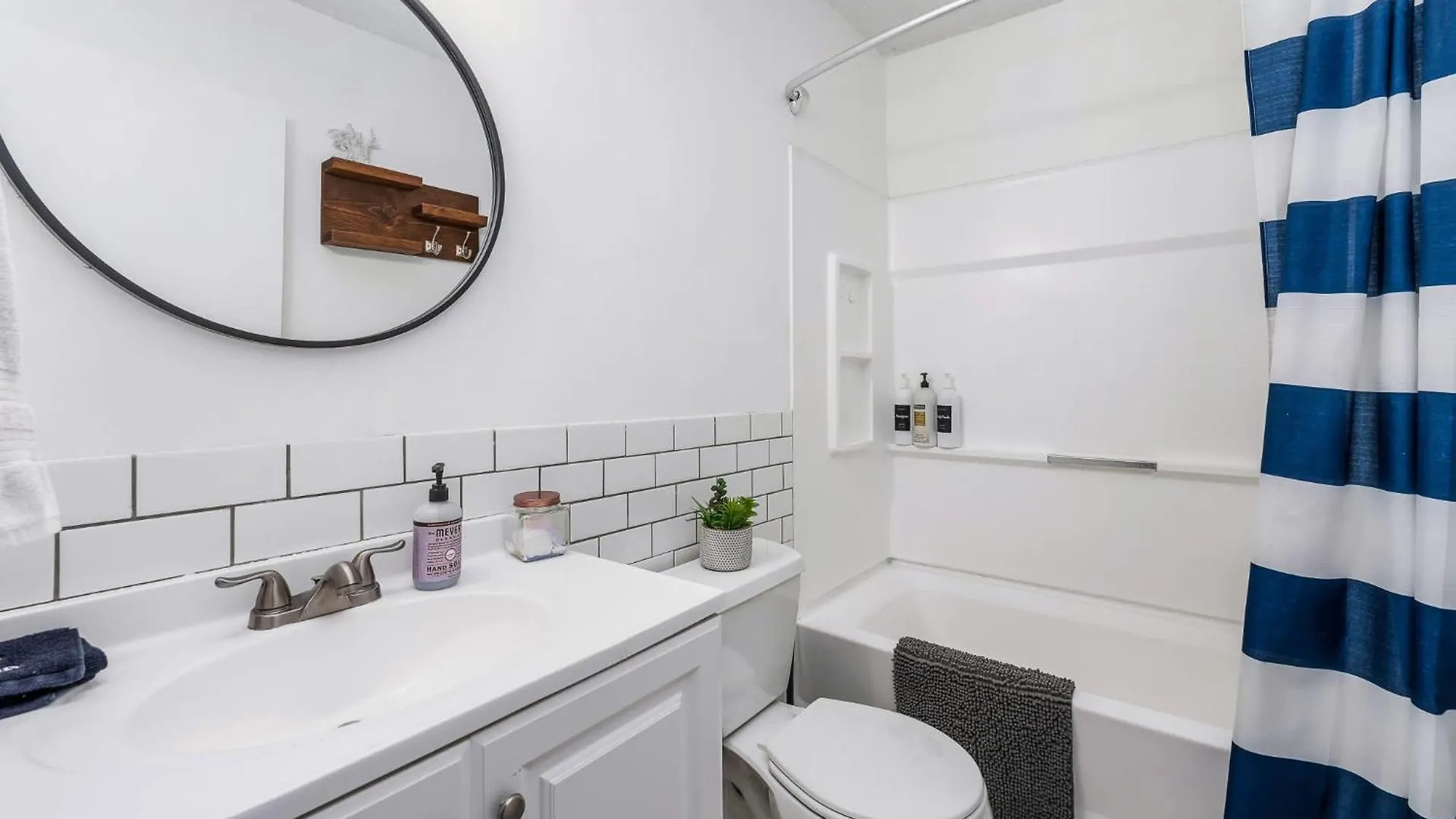 Hébergement de vacances Dog Friendly - Hot Tub - Large Backyard *