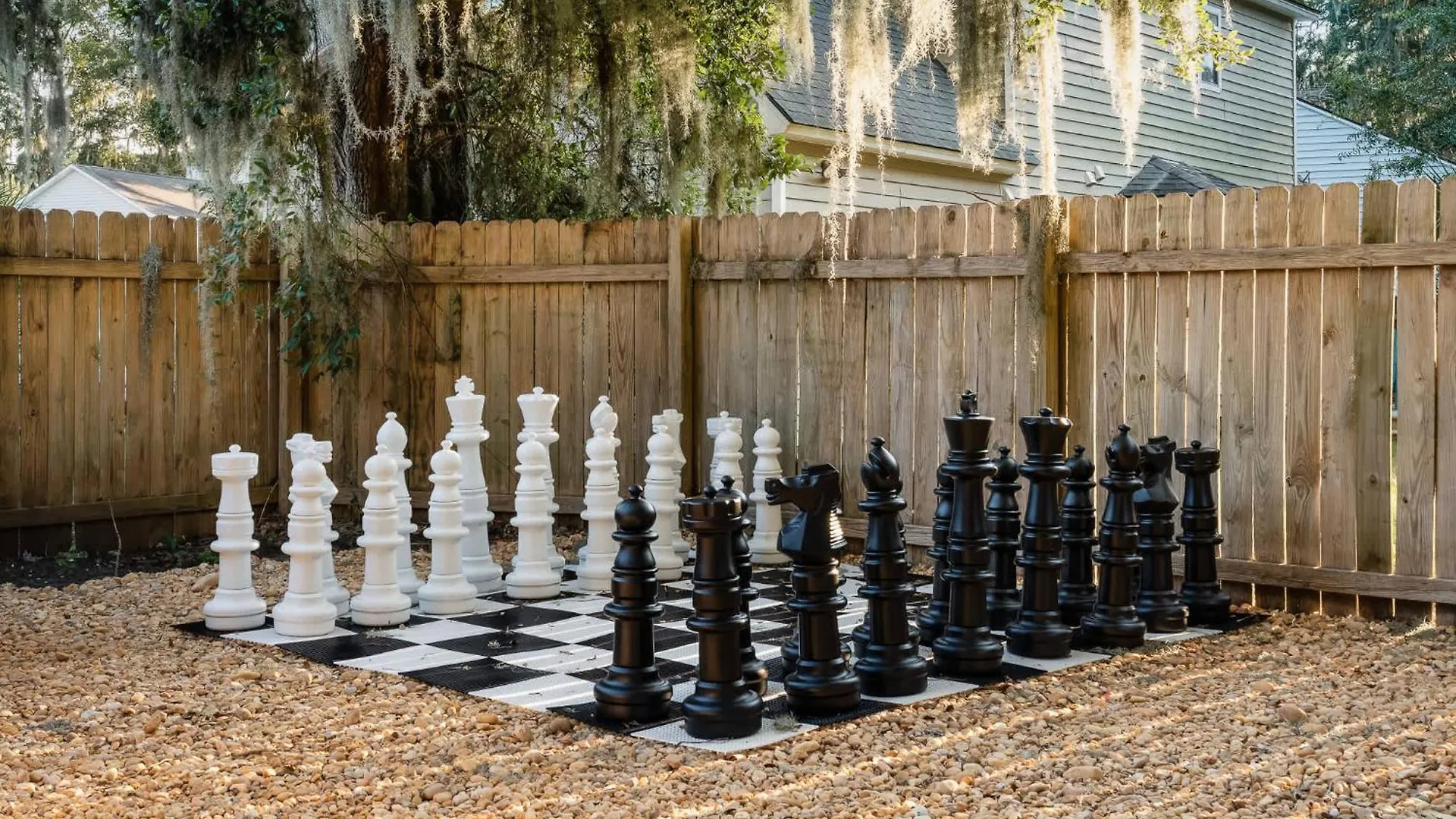 Dog Friendly - Hot Tub - Large Backyard * Savannah