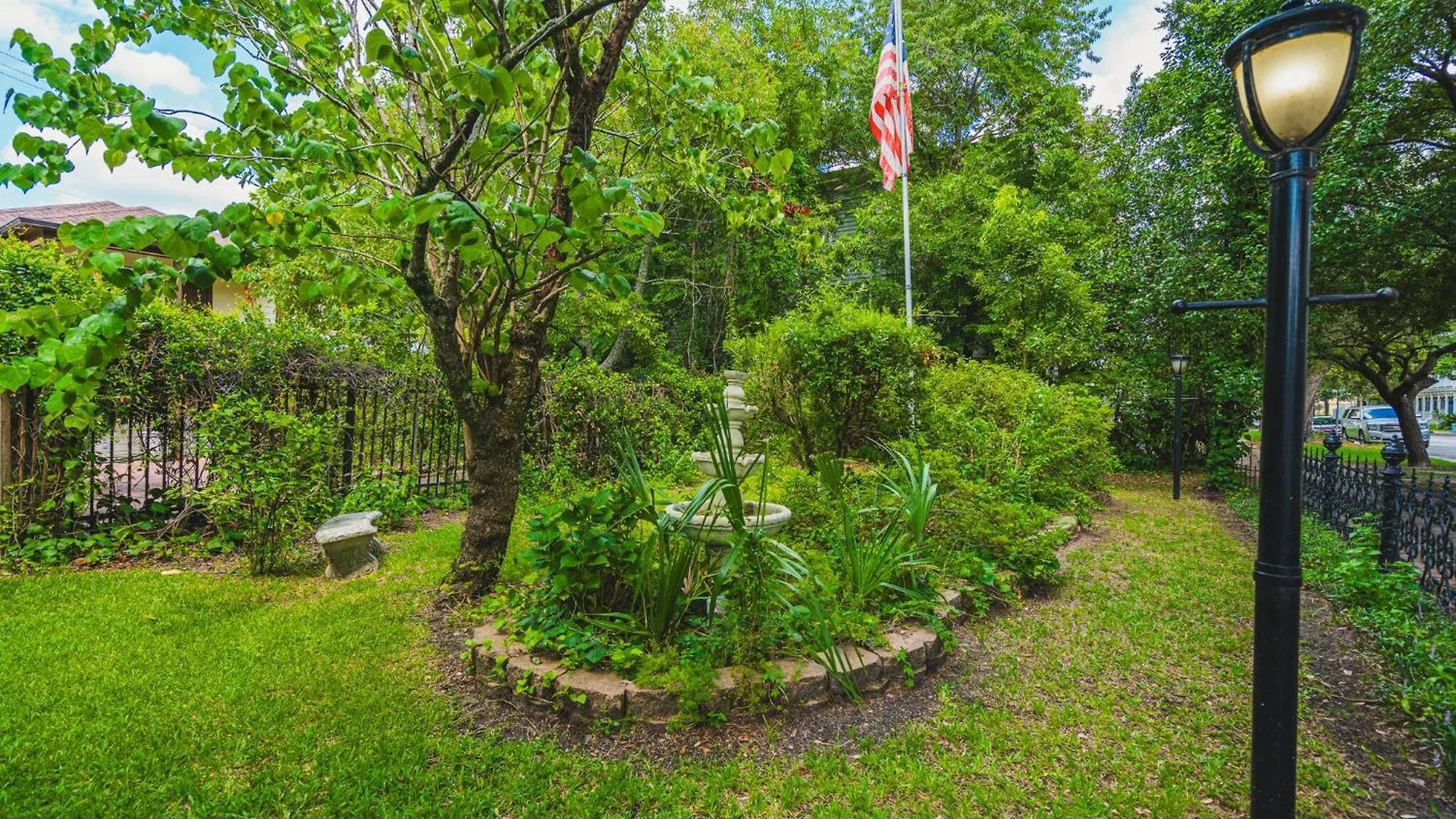 Πανσιόν Victorian Modern In Carriage House - Unit B