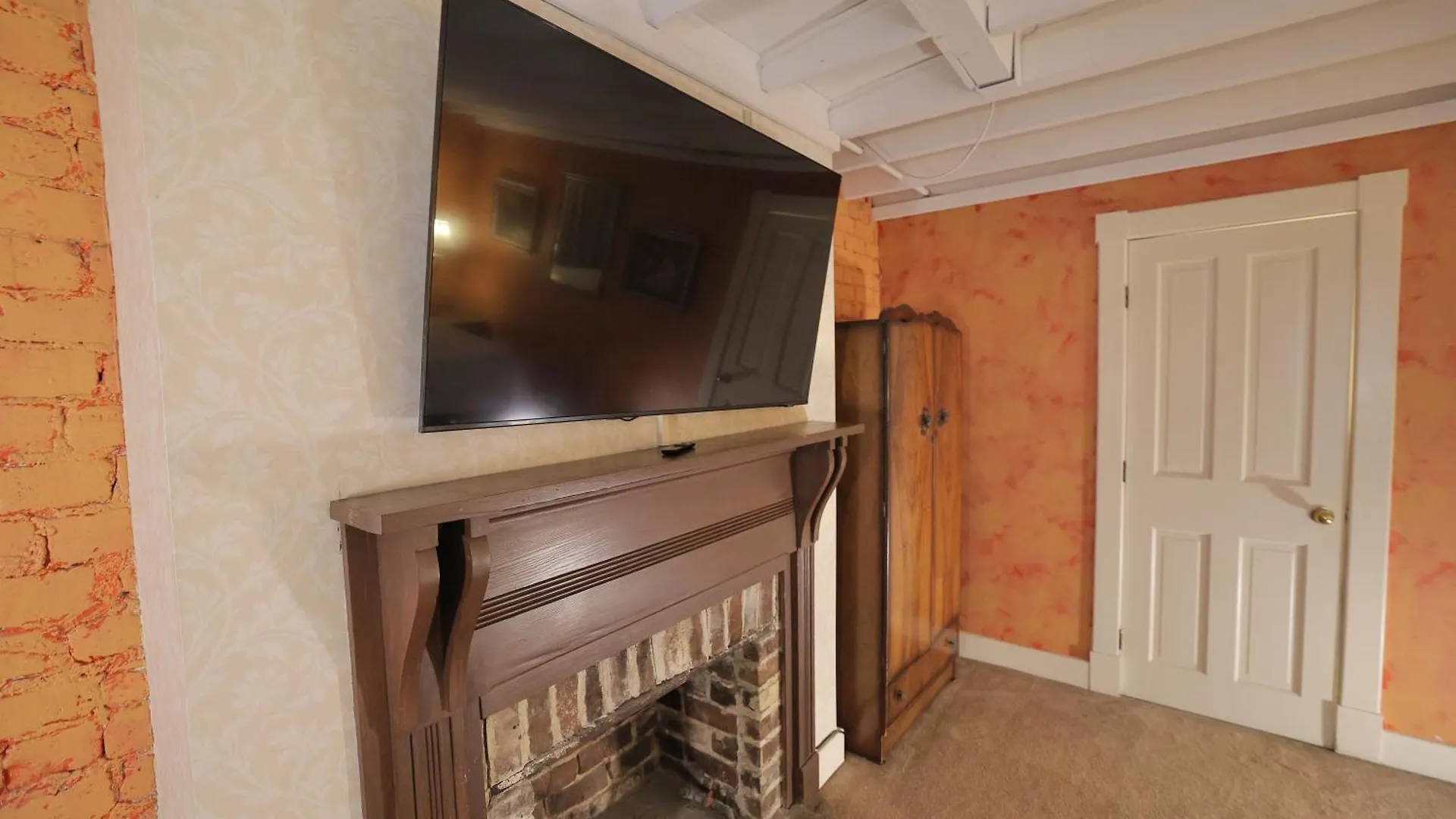 Foley House 4*