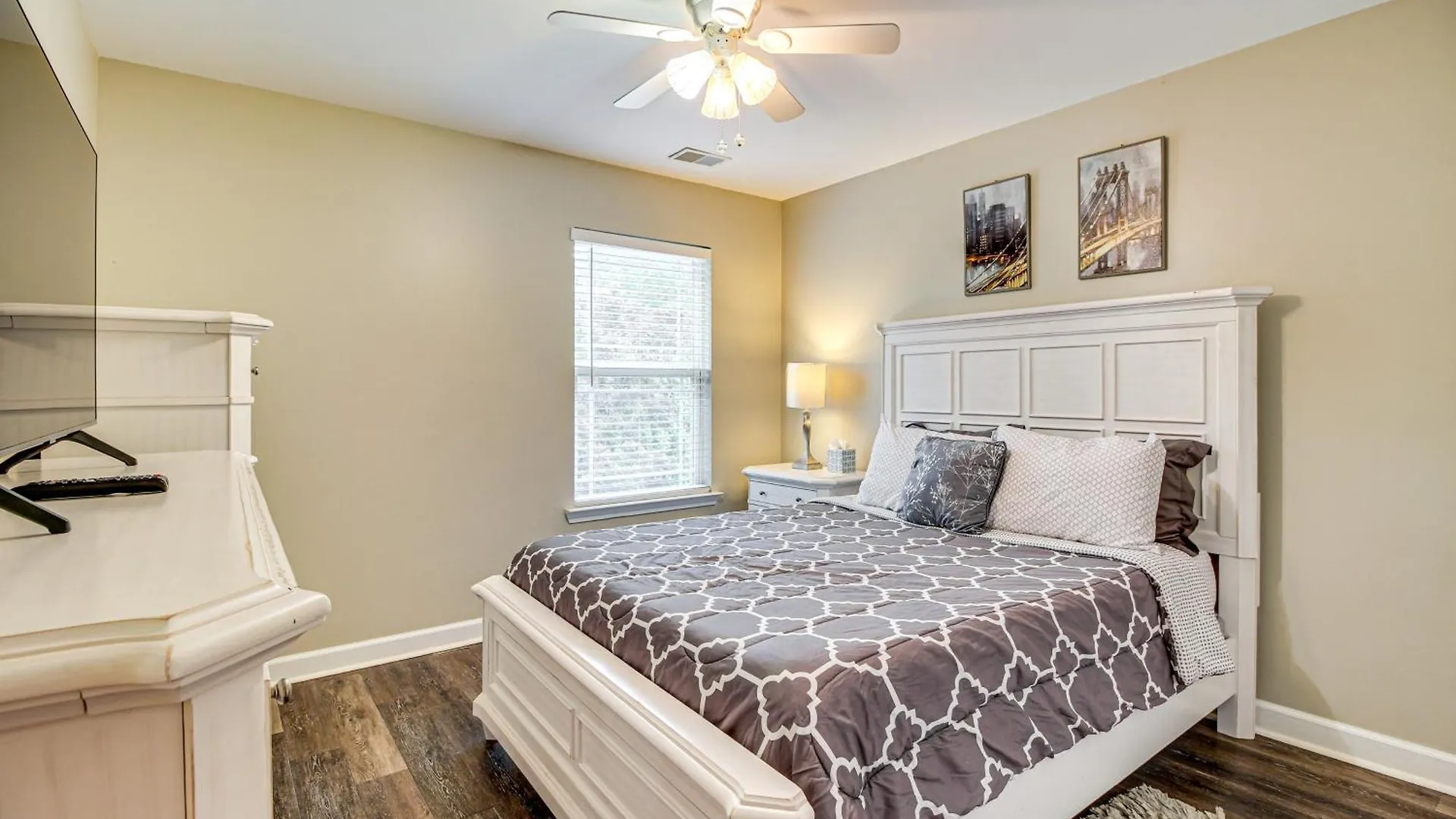 Feriehus Spacious Pooler With Family-friendly Perks *