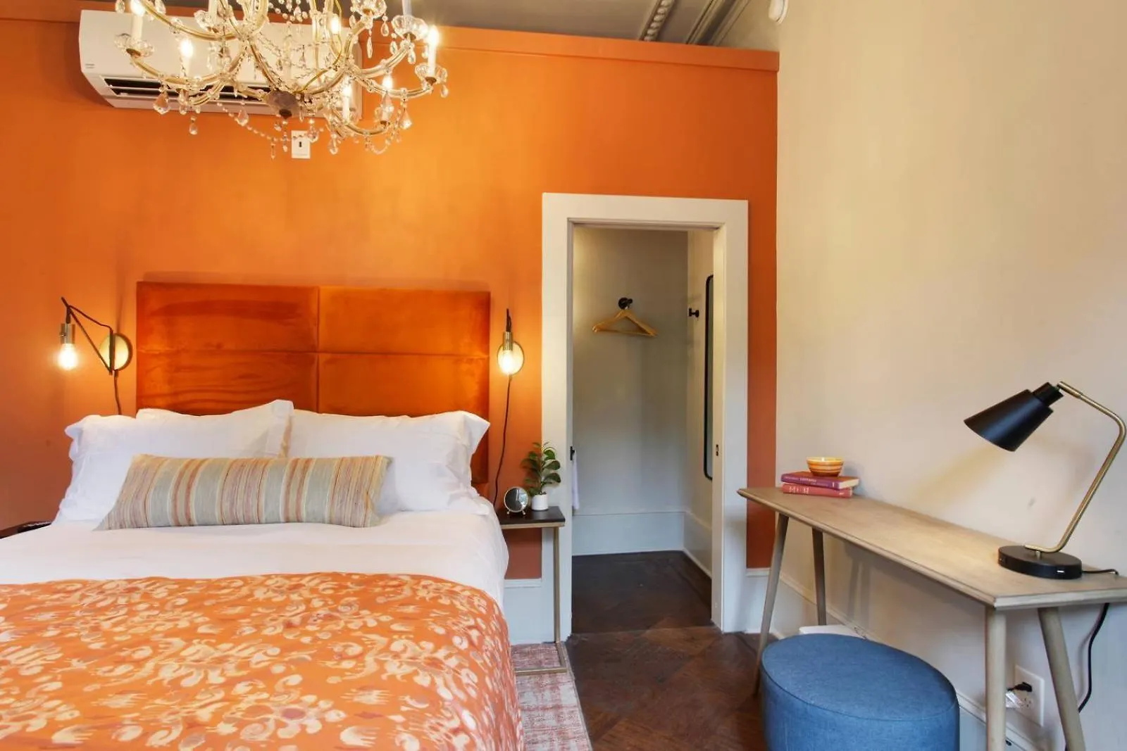 Bright & Bold Queen 2nd Floor Hébergement de vacances *