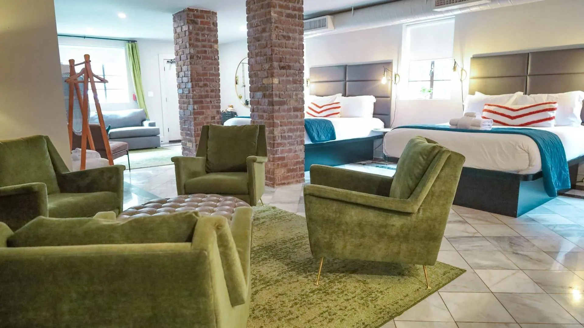 King And Queen 1st Floor Sleeps 6 *