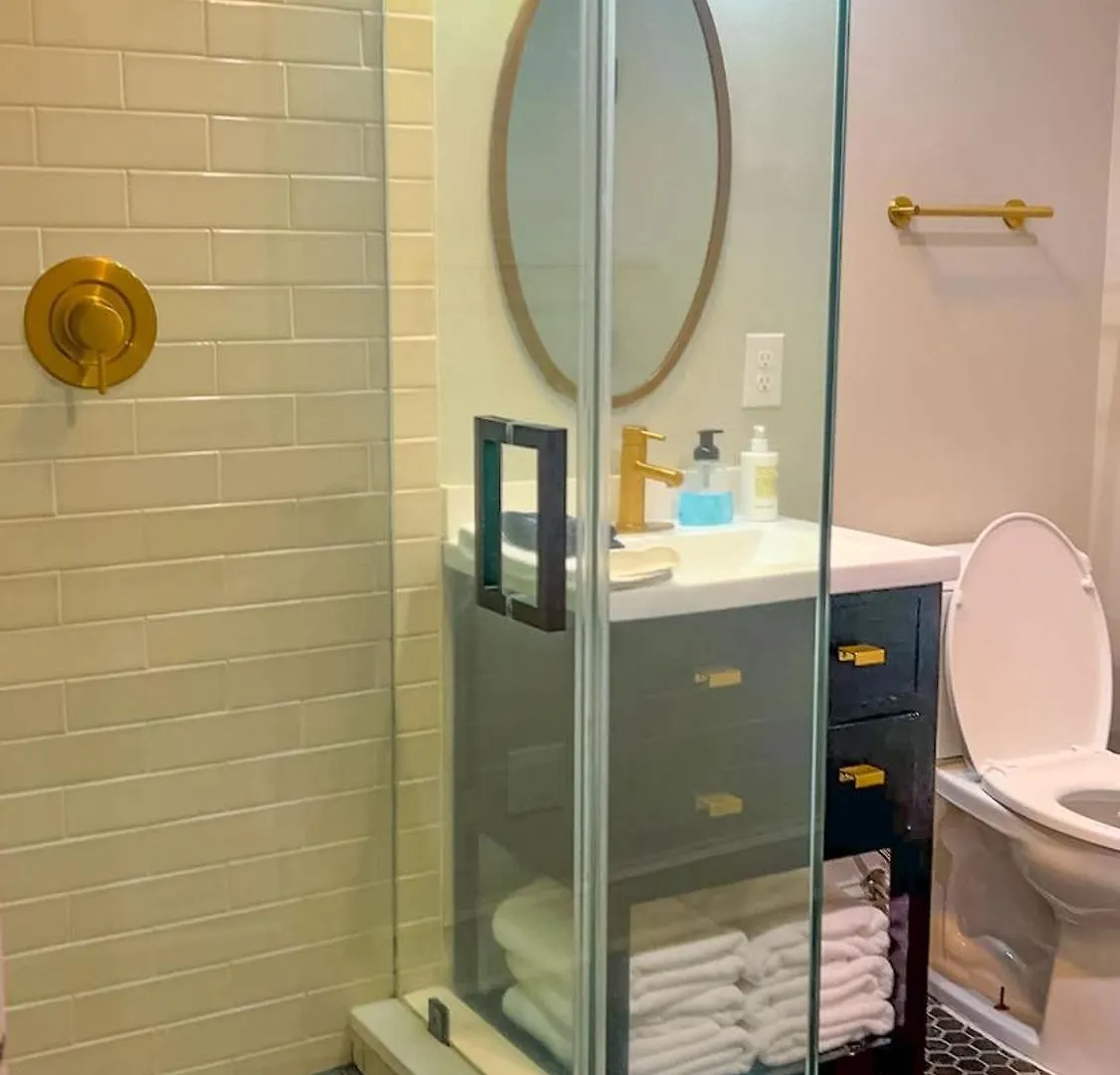 King And Queen 1st Floor Sleeps 6 *