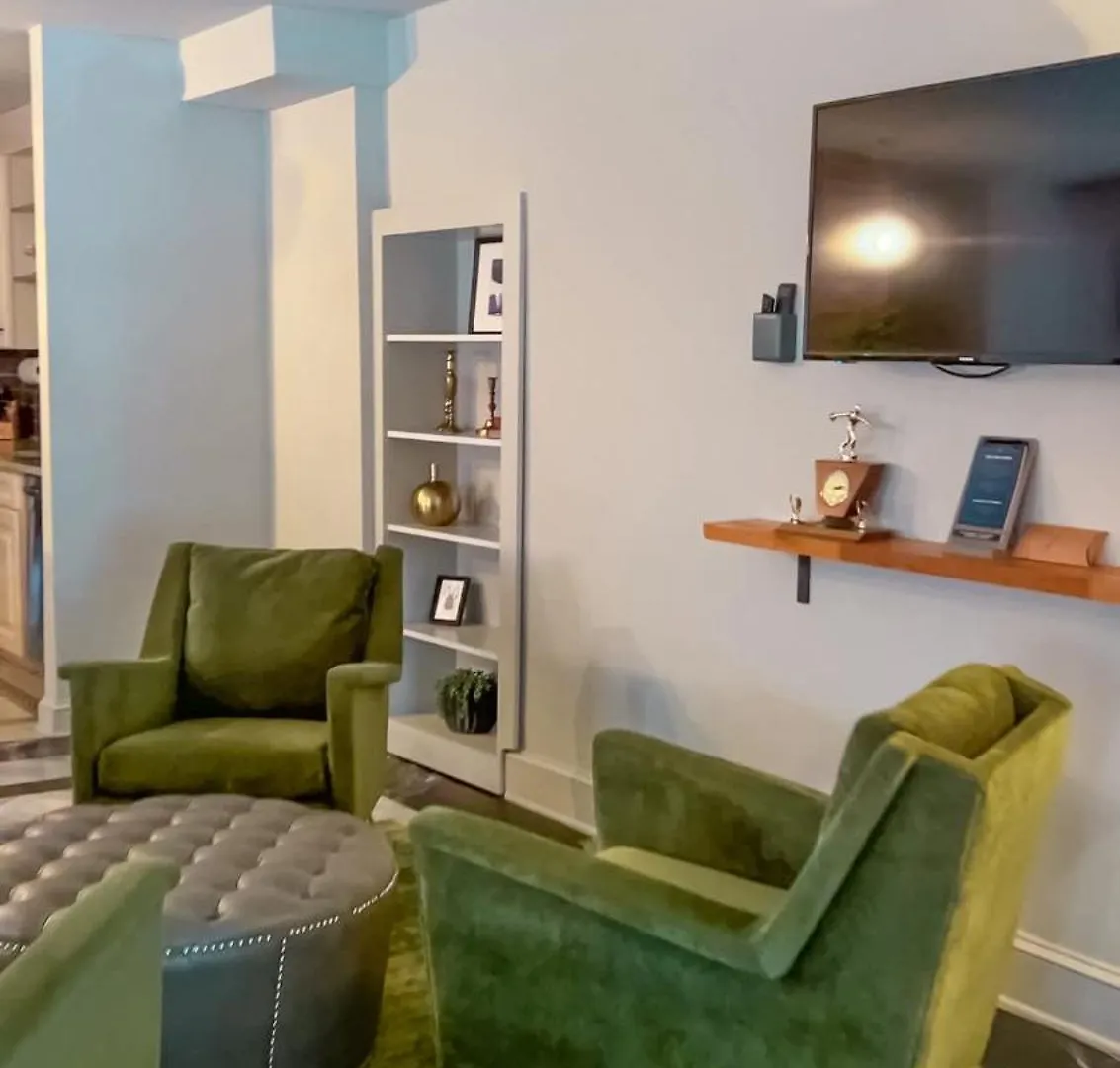 King And Queen 1st Floor Sleeps 6 * Savannah