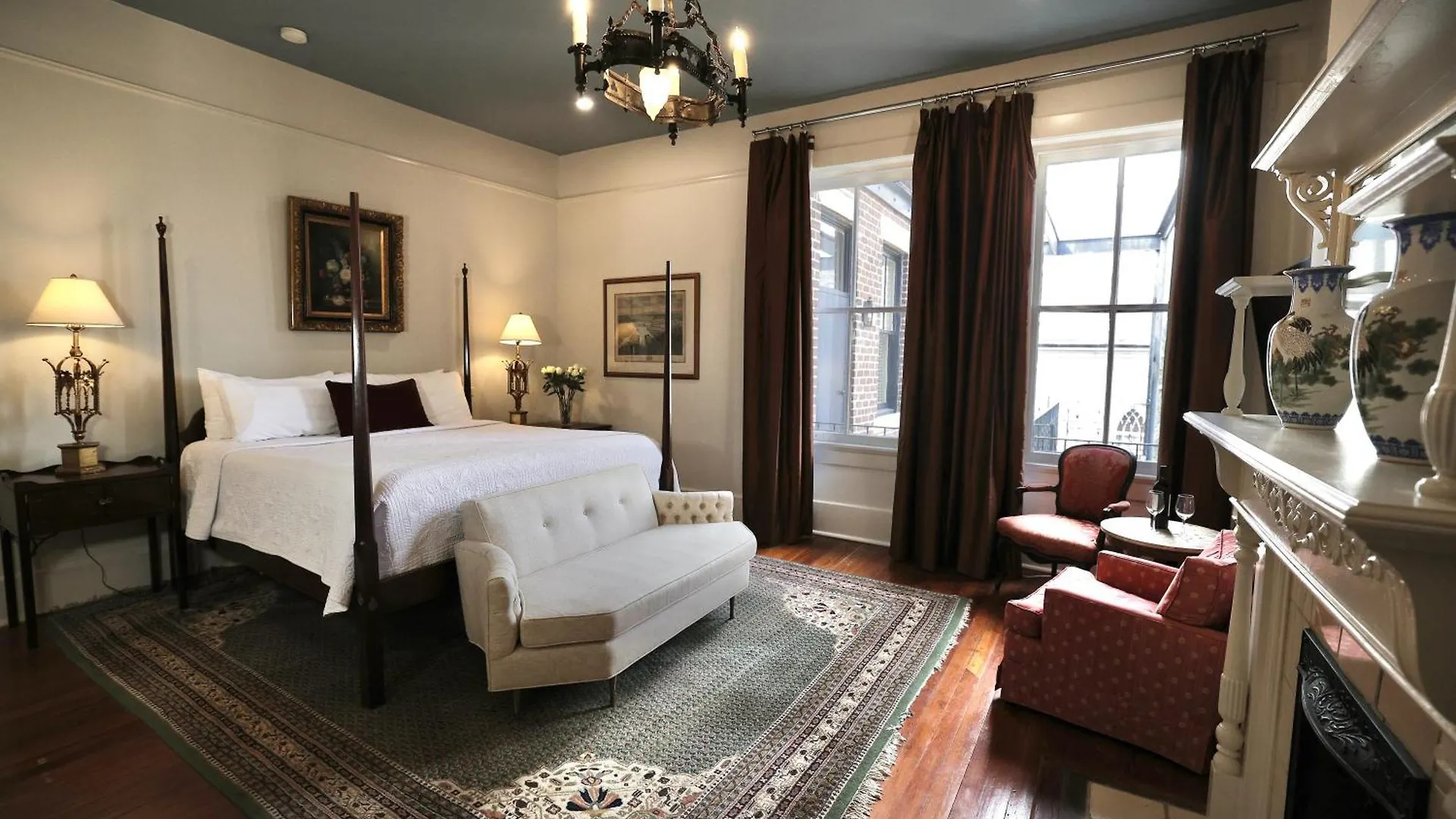 Bed & Breakfast Foley House Savannah
