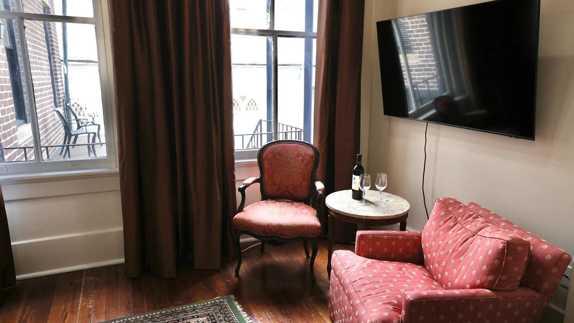 Foley House 4*