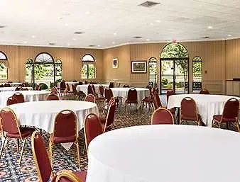 Cottonwood Savannah & Conference Center Hotel