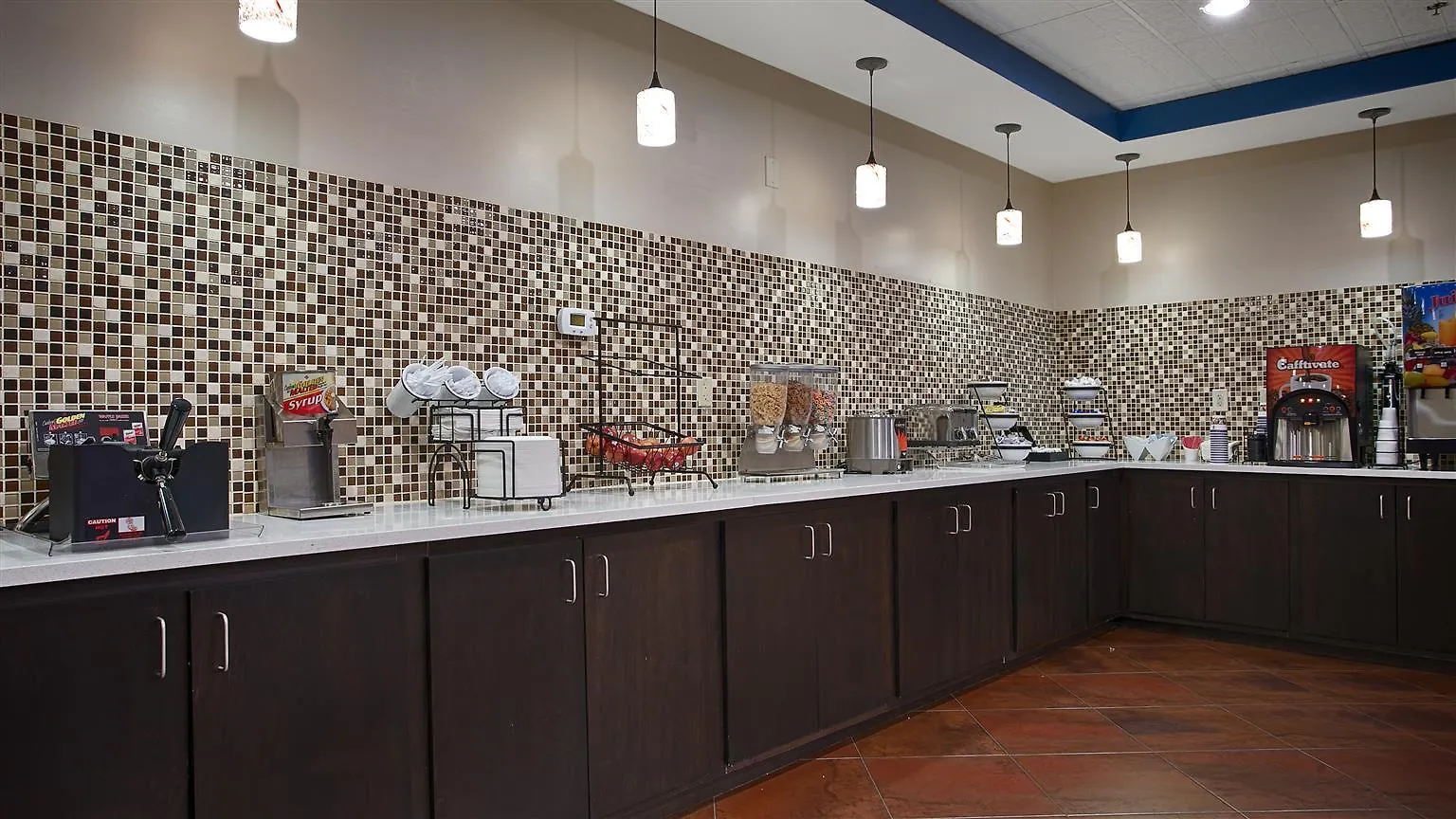 Western Savannah Airport Inn&suites Hotel 3*