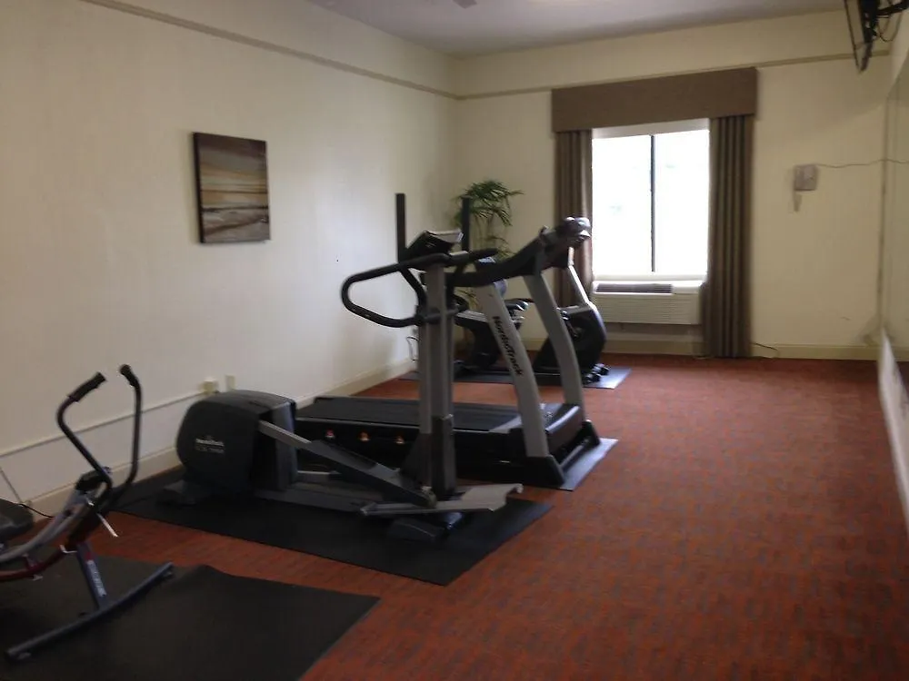 Baymont By Wyndham Savannah/garden Hotel 3*