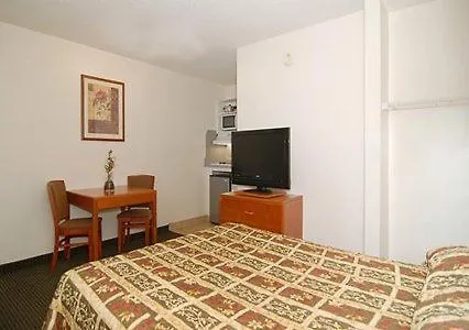 Motel Suburban Abercorn 2*