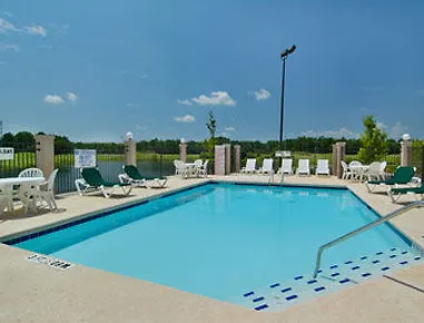 Wingate By Wyndham Pooler Hotel
