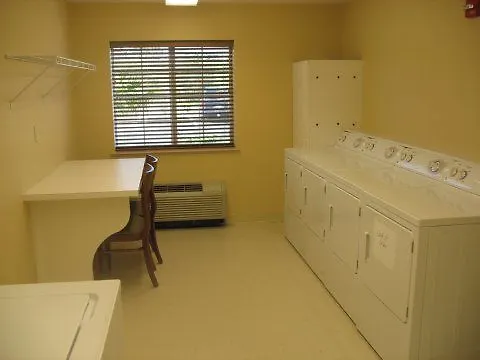 Candlewood Airport By Ihg Hotel 3*