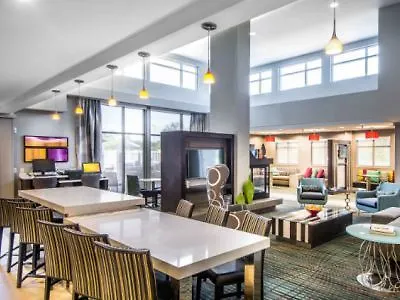 Hotel By Marriott Airport 3*