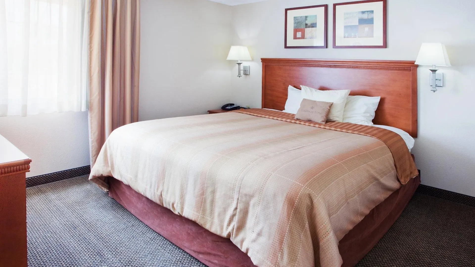 Hotel Candlewood Airport By Ihg