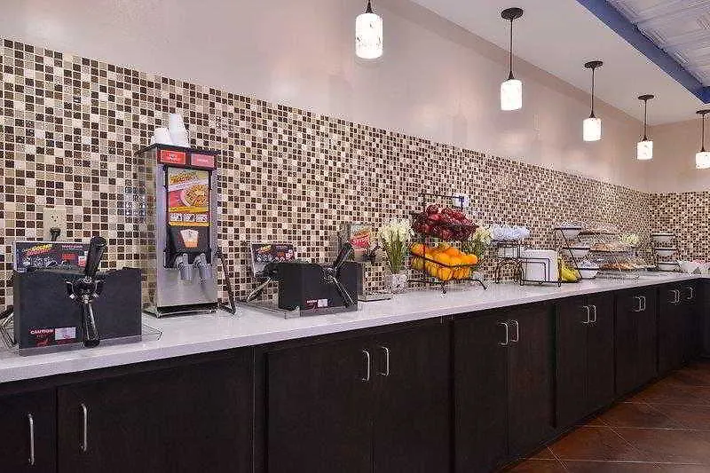 Western Savannah Airport Inn&suites Hotel Pooler