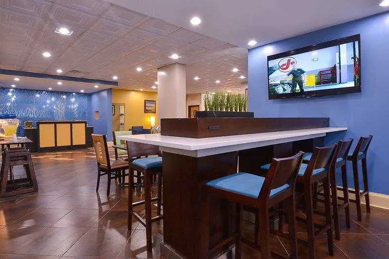 Hotel Western Savannah Airport Inn&suites 3*