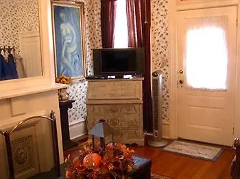 Roussell's Garden Bed and breakfast
