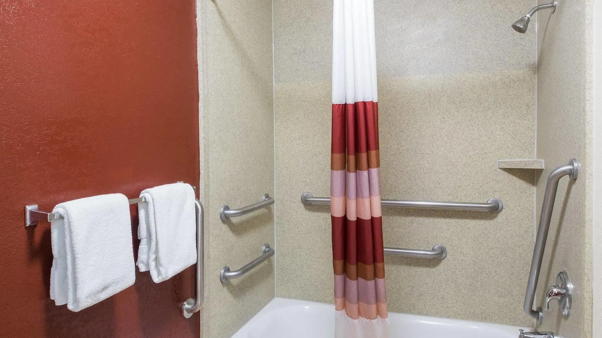 Red Roof & Gateway Hotel 3*