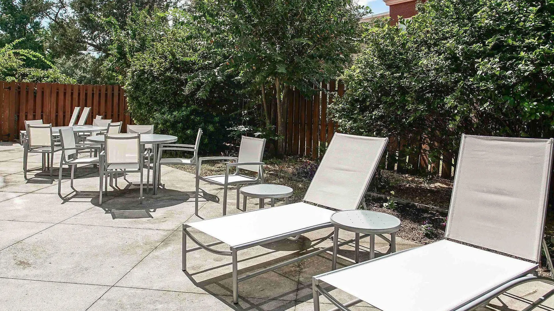 Country & By Radisson, Southside Savannah