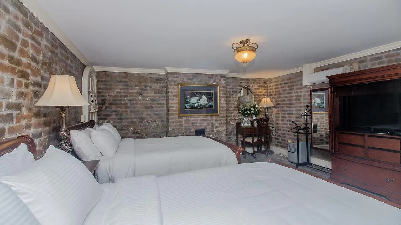 Dresser Palmer House Bed & Breakfast