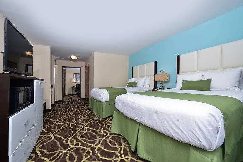 Hotel Western Savannah Airport Inn&suites 3*