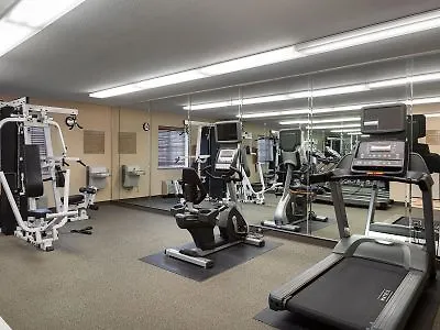 Hotel Candlewood Airport By Ihg 3*