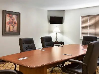 Hotel Candlewood Airport By Ihg Savannah