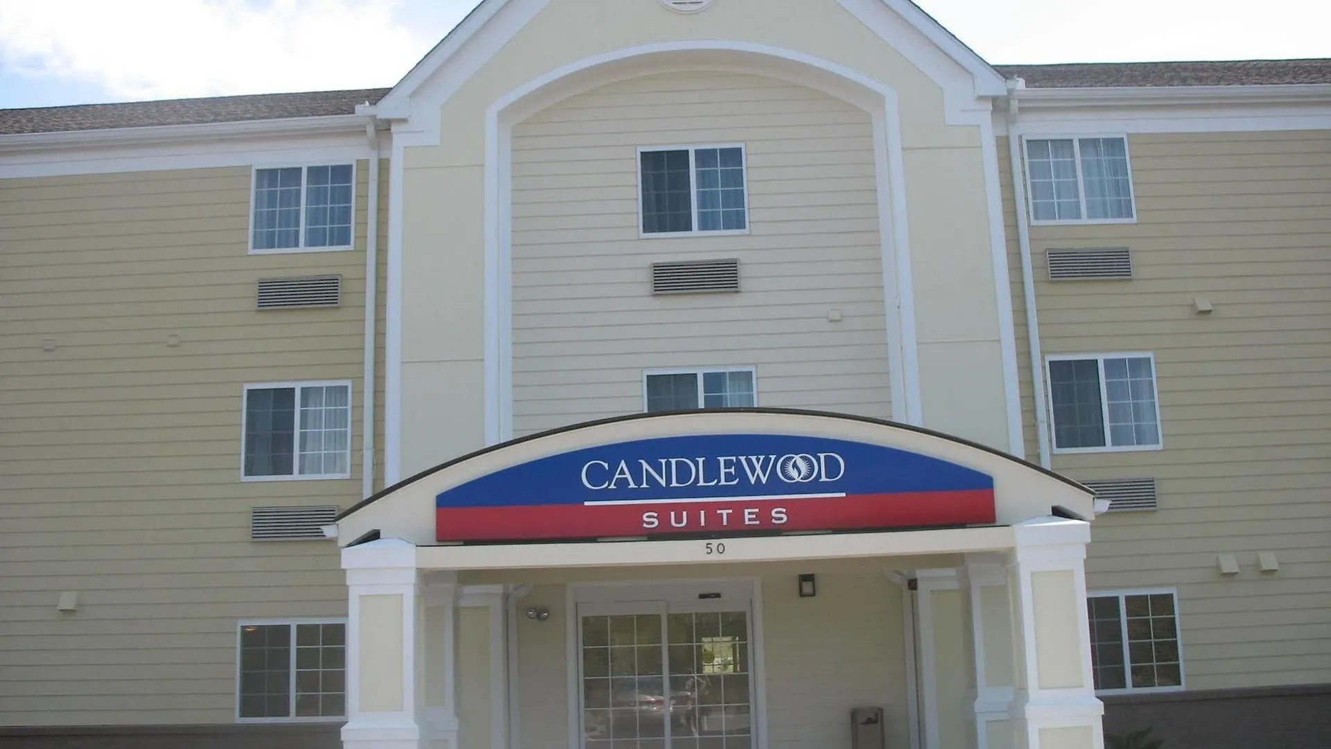 Candlewood Airport By Ihg 3*