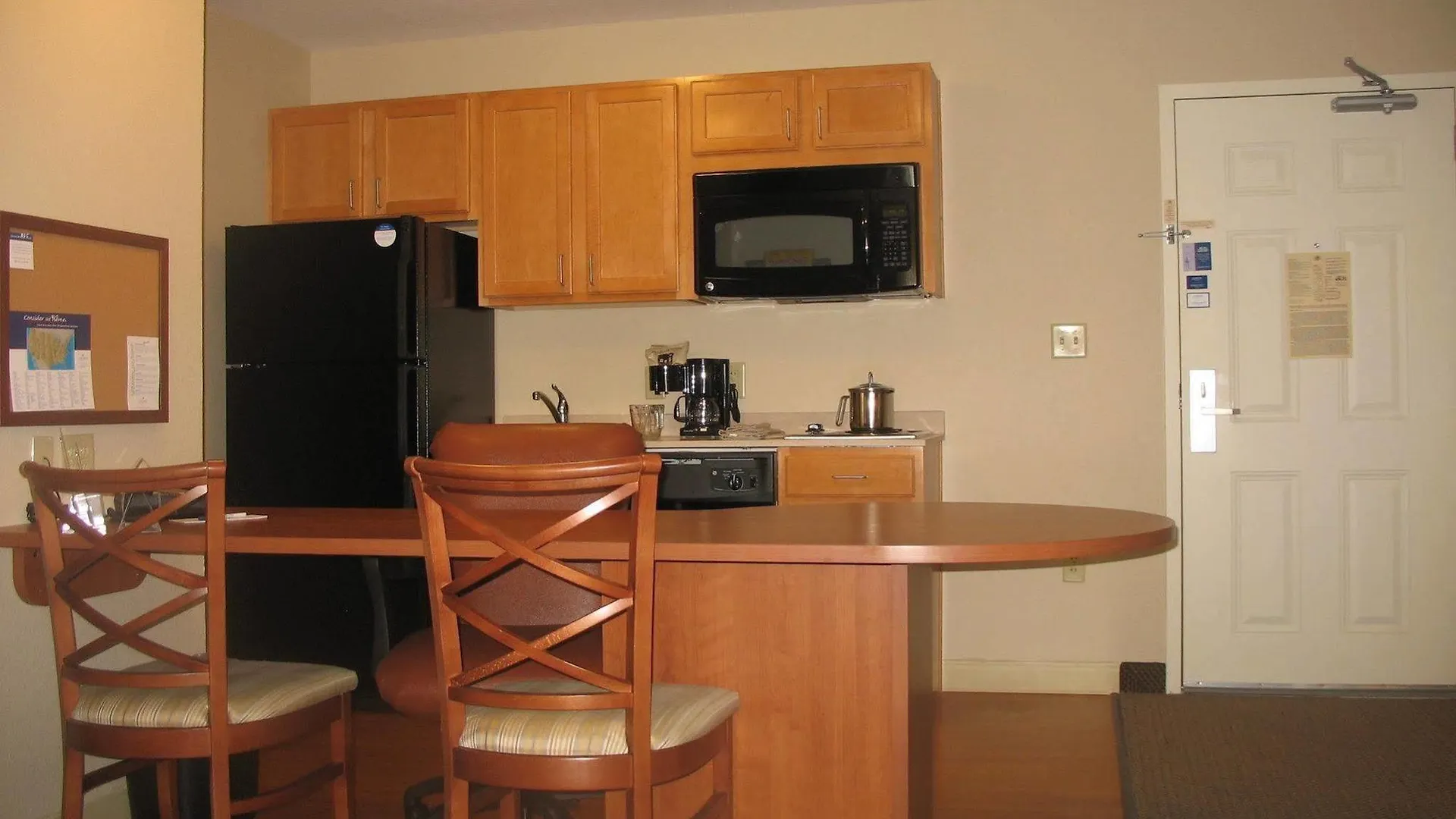 Hotel Candlewood Airport By Ihg