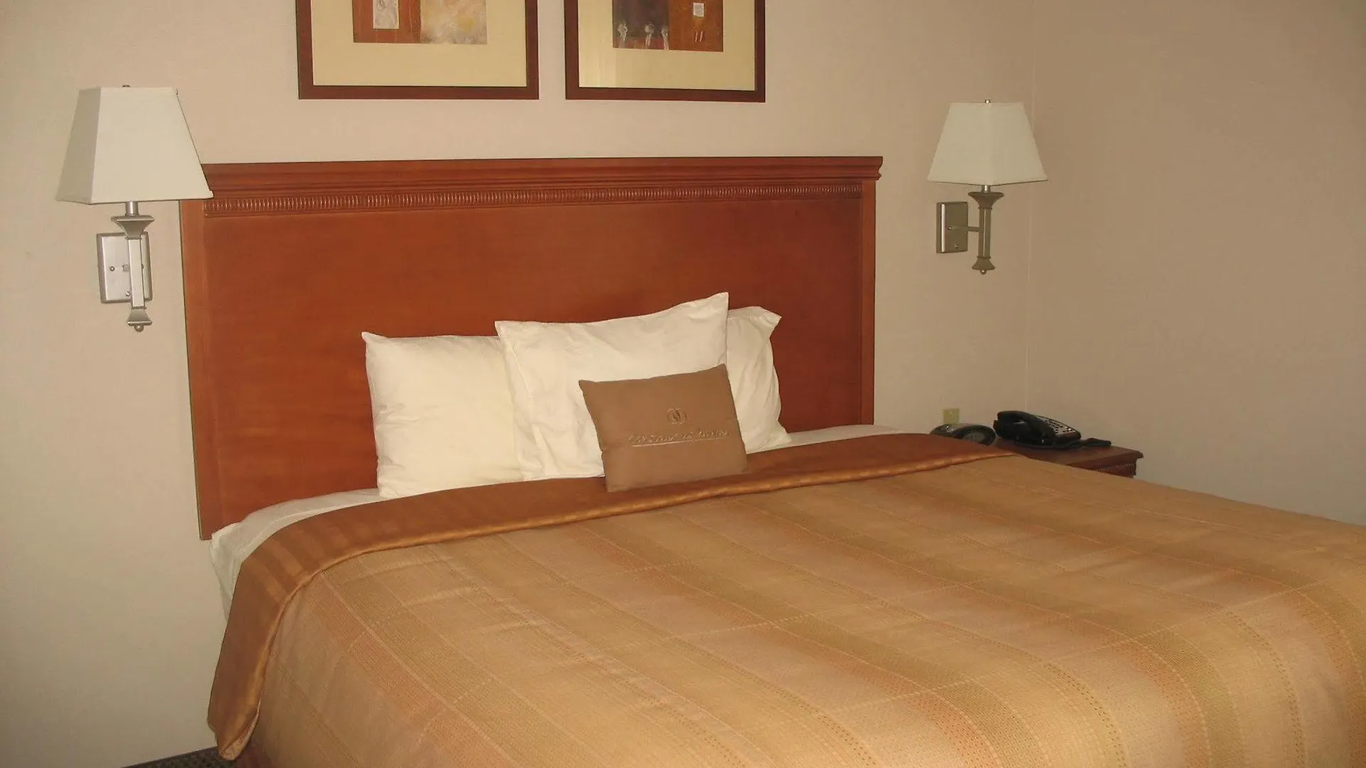 Candlewood Airport By Ihg Hotel 3*
