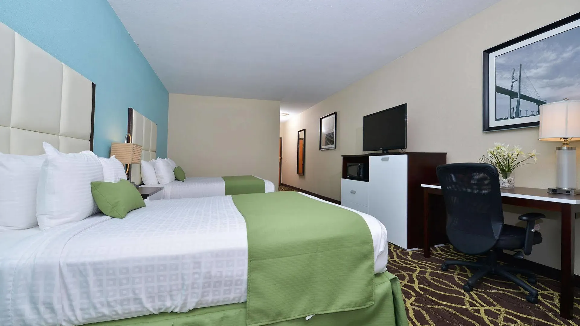 Western Savannah Airport Inn&suites Hotel 3*