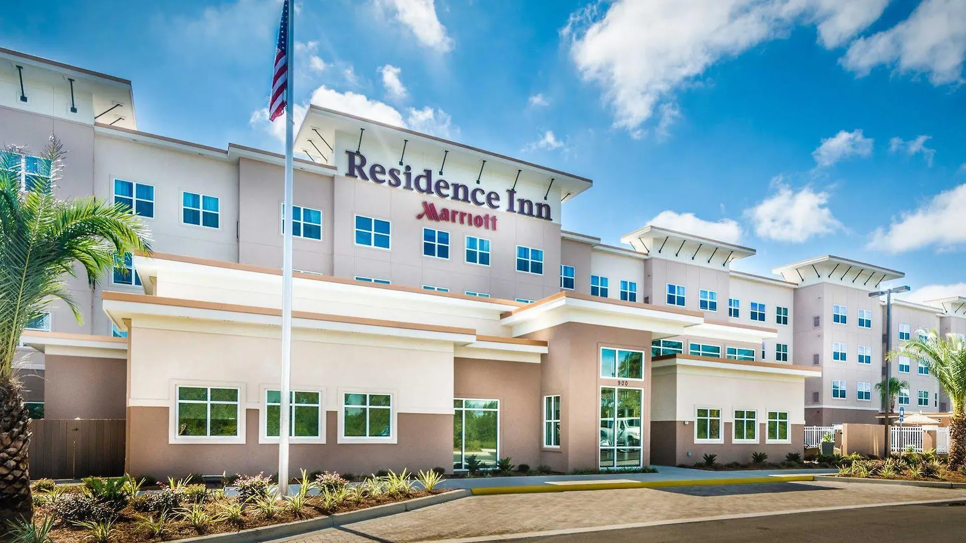 Hotel By Marriott Airport 3*