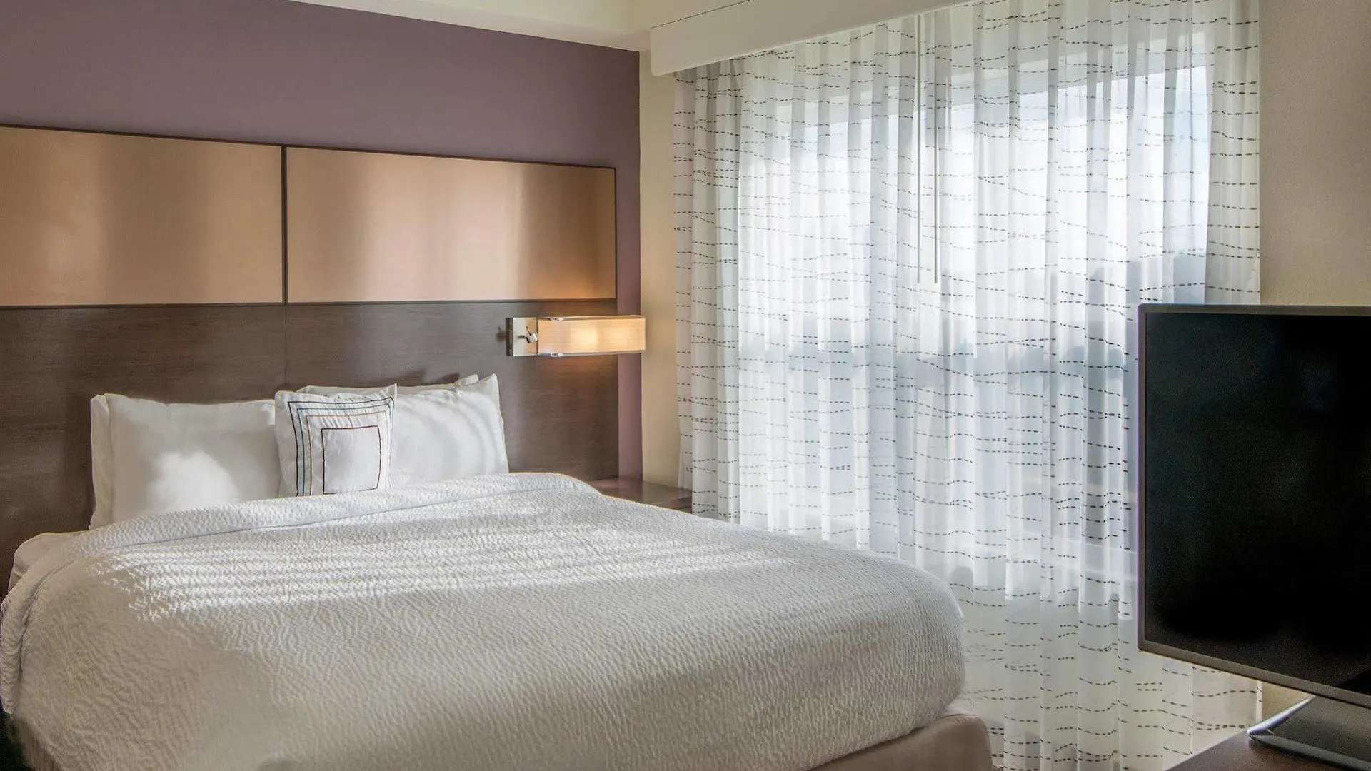 By Marriott Airport Hotel Savannah
