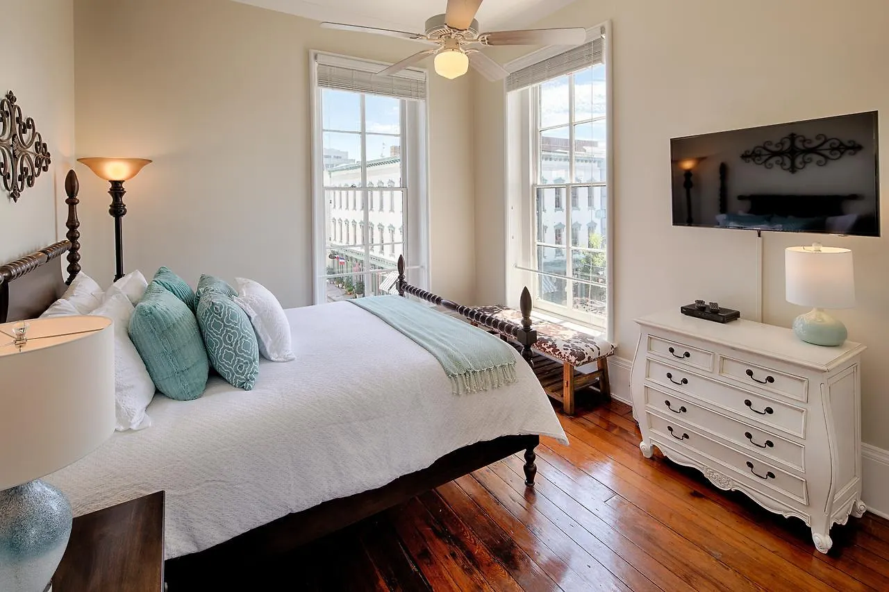 Apartment View On Broughton