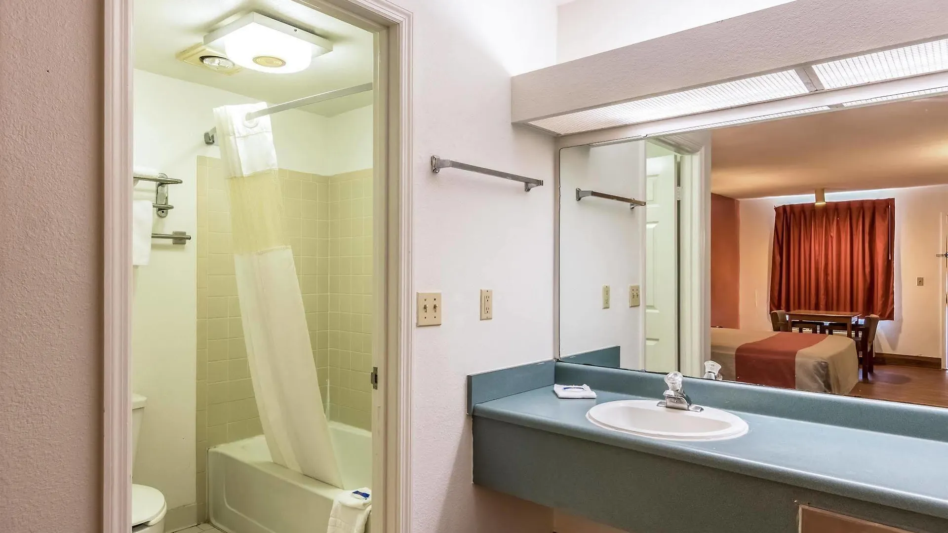 6-pooler, Ga - Savannah Airport 2* Pooler