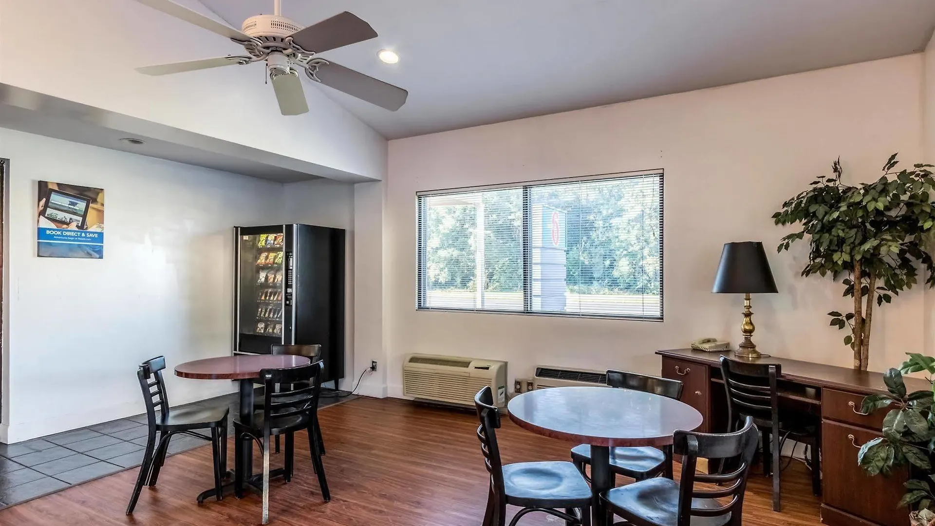 6-pooler, Ga - Savannah Airport 2* Pooler