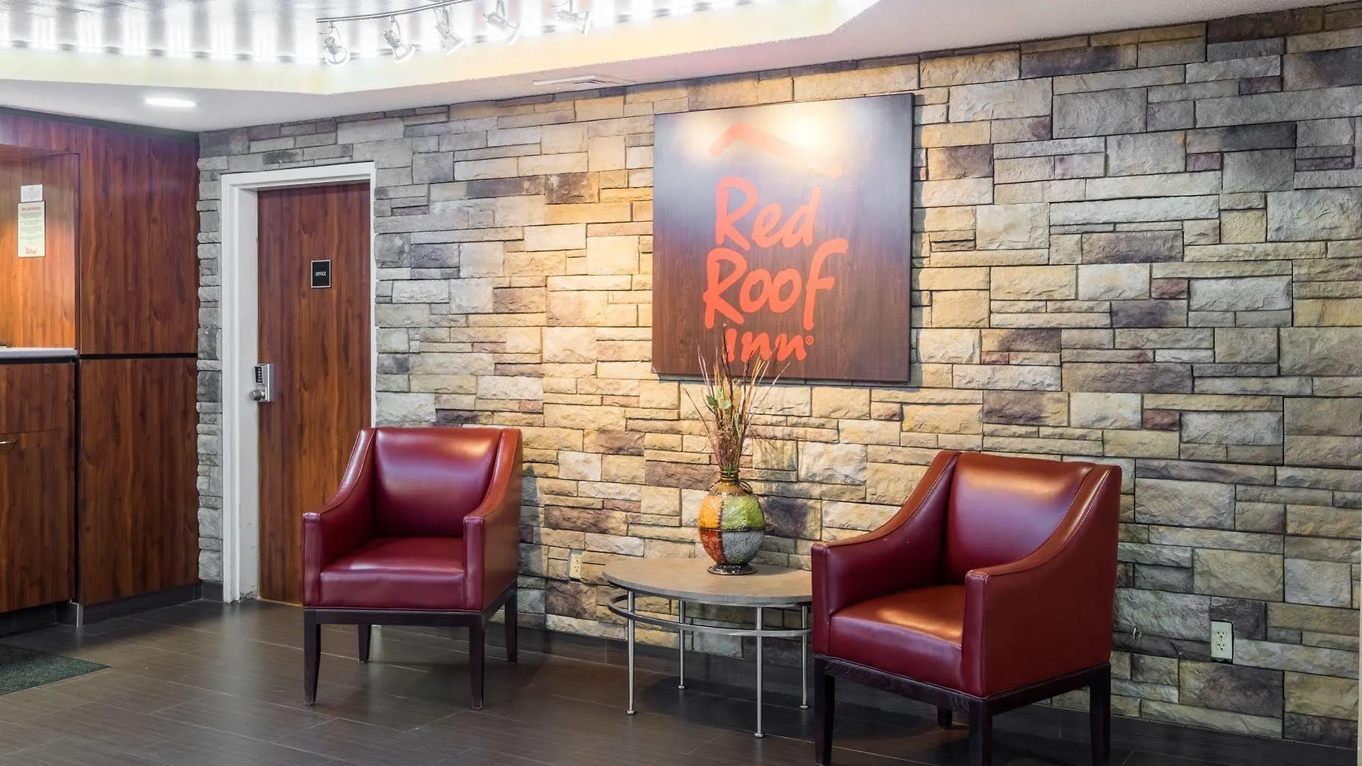 Red Roof & Gateway Hotel