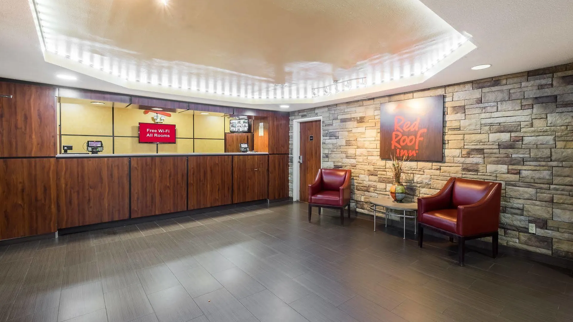 Hotel Red Roof & Gateway