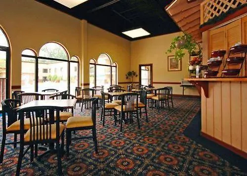 Cottonwood Savannah & Conference Center Hotel