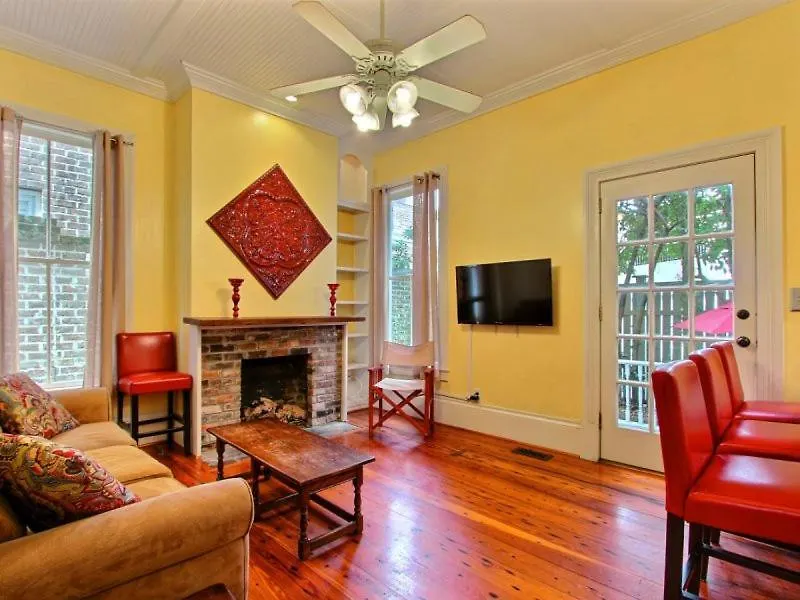 Washington Square Manor * Savannah