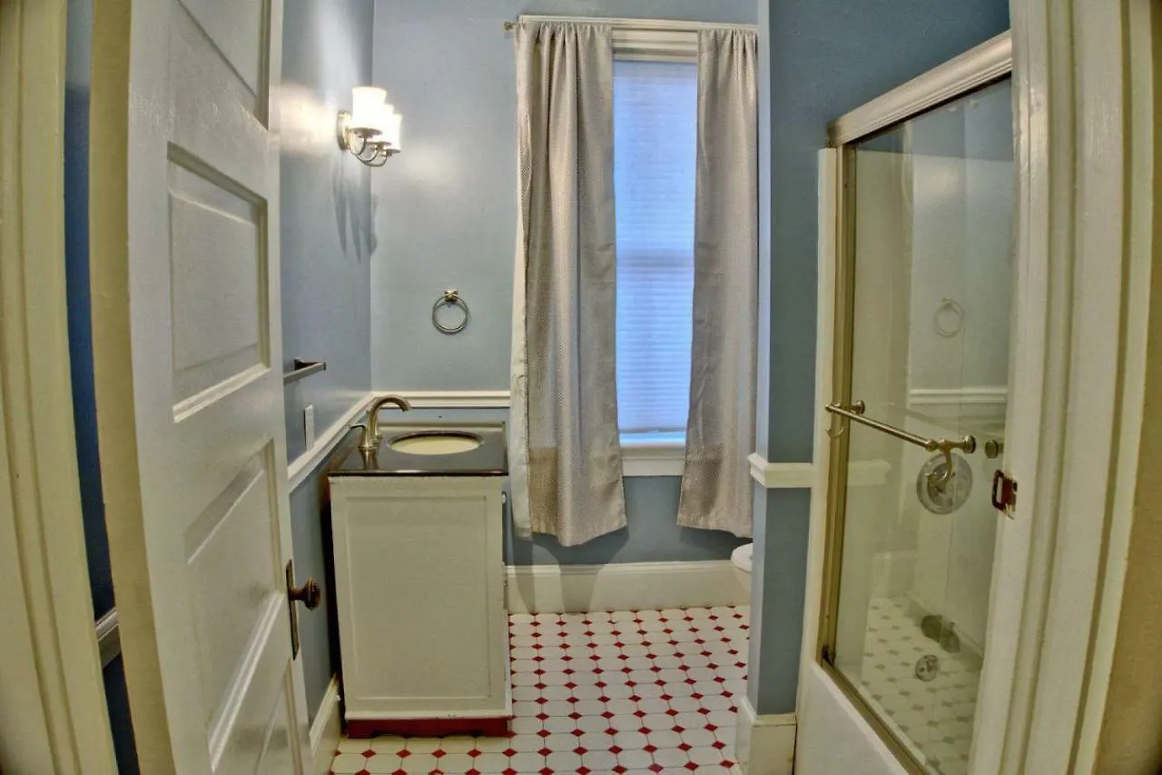 Downtown Oasis Bed & Breakfast 4*