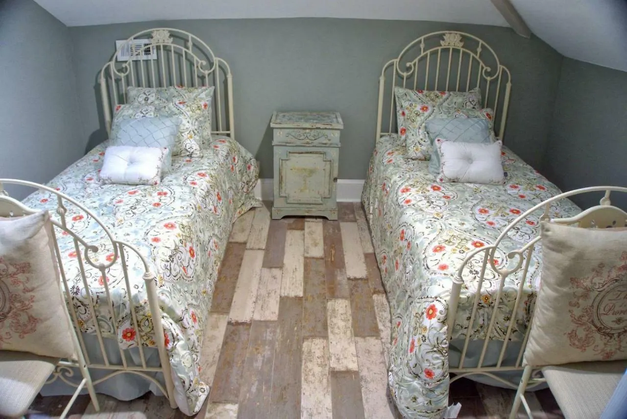 Bed & Breakfast Downtown Oasis Savannah